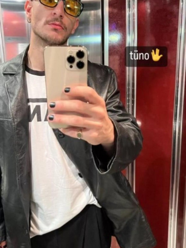 Uraz Kaygılaroğlu siyah ojeli fotoğrafına gelen eleştirilere öyle bir cevap verdi ki… - Resim: 0