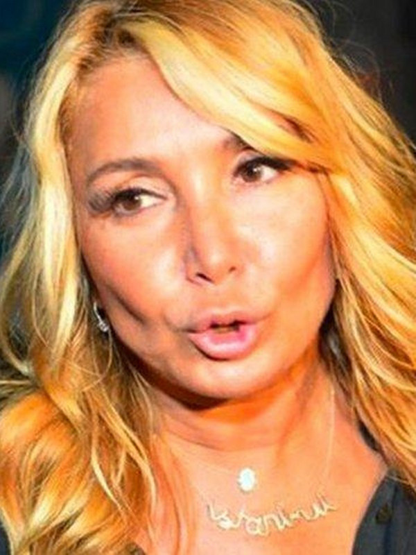 Yonca Evcimik'ten hayret dedirten sözler! ''Annemin isteğiyle evlendim. Hayattaki görevim anne olmak değil'' - Resim: 1