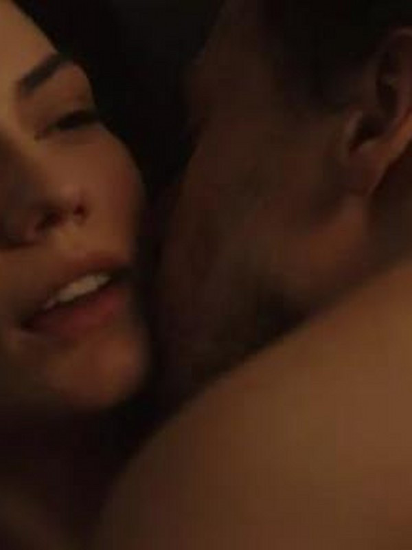 Demet Özdemir yine yaptı yapacağını! Bu cesur sahneler çok konuşulur - Resim: 0