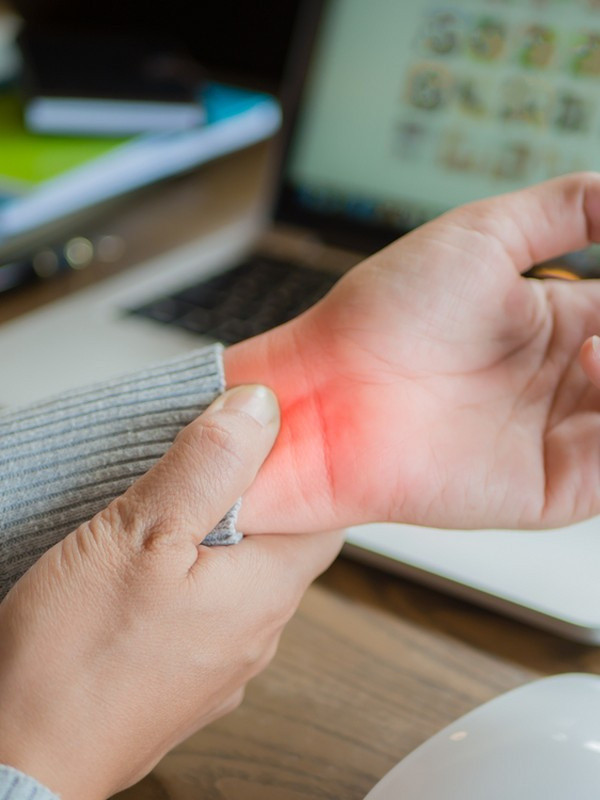 Ellerdeki güç kaybını göz ardı etmeyin! Sebebi çok farklı olabilir kalıcı hasara yol açıyor... - Resim: 0