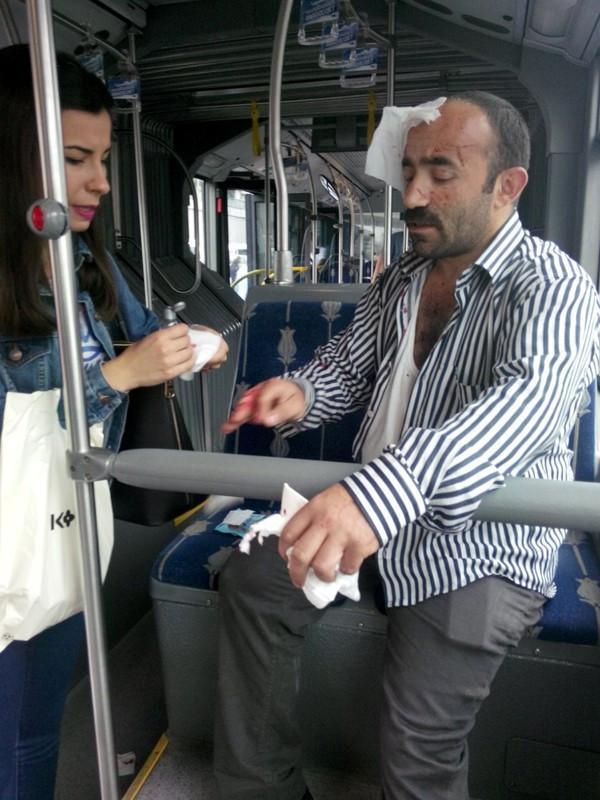 Kamyon metrobüs yoluna girdi olay yerinden ilk görüntüler! - Resim: 4