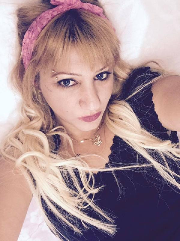 Bar sahibi kadın sokak ortasında öldürüldü - Resim: 1