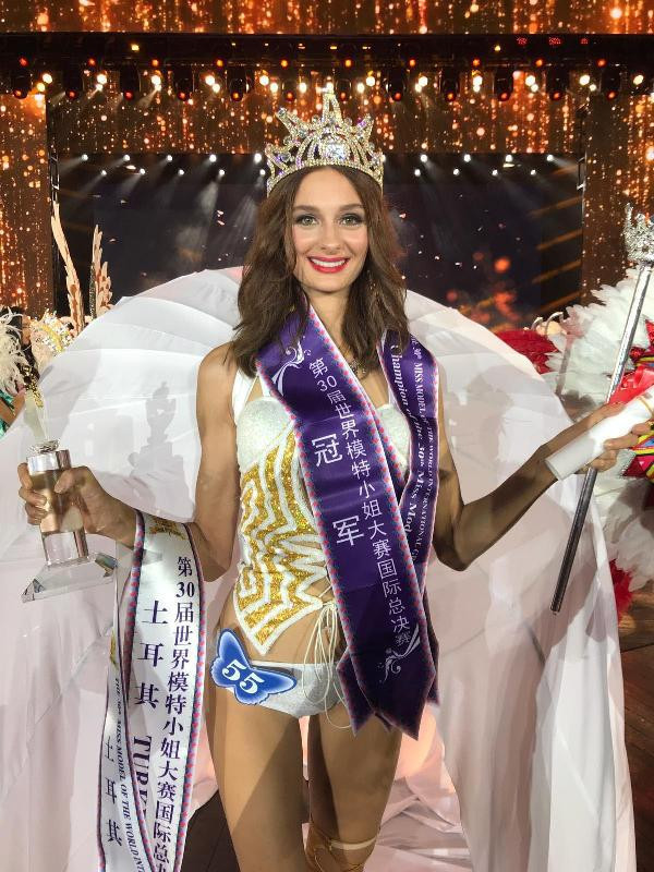 İzmirli Pınar 'Mankenler Kraliçesi' seçildi! - Resim: 3