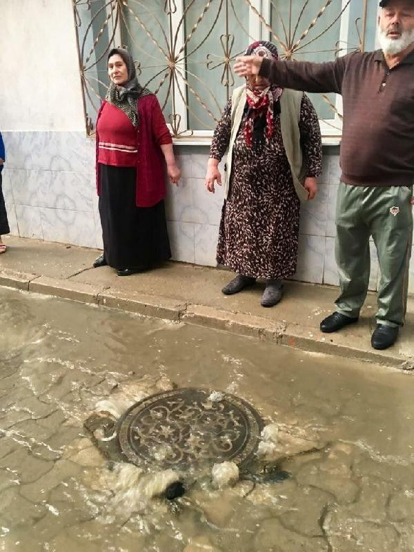 Turgutlu'da rögarlar tıkandı: Evleri su bastı! - Resim: 3