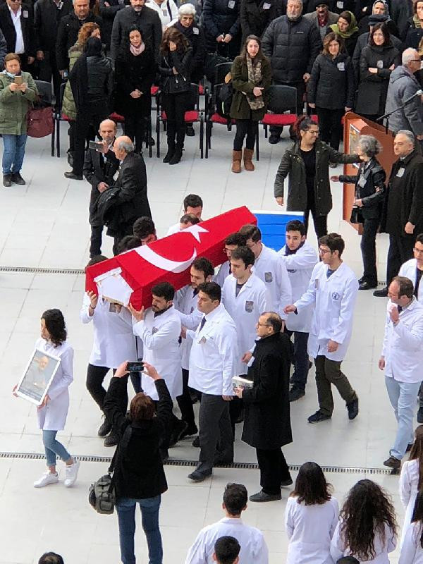 En sıradışı cenaze! Profesörü mezara gömmek yerine...  - Resim: 1