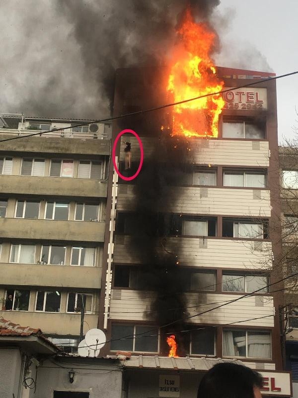 İzmir'den inanılmaz görüntüler! Kadın 5. kattan düşerken... - Resim: 3