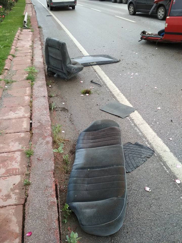 İkiye bölünün otomobilin içinden burnu bile kanamadan çıktı - Resim: 3