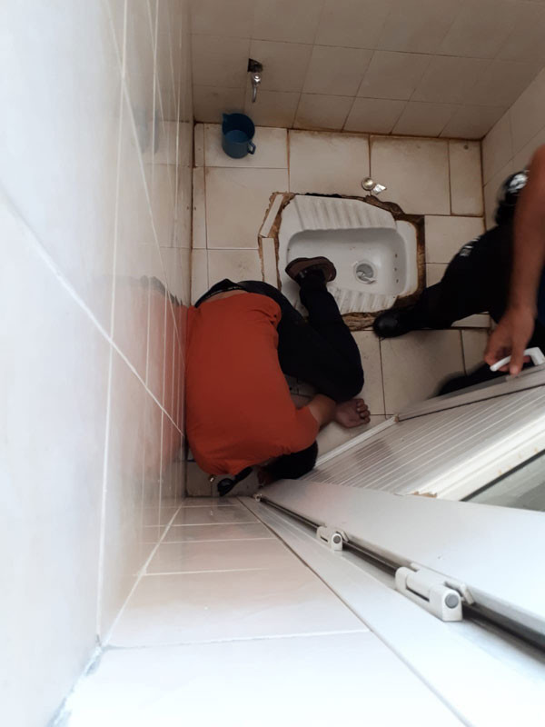 Cami tuvaletinde korkunç olay! Üniversite mezunu genç... - Resim: 1