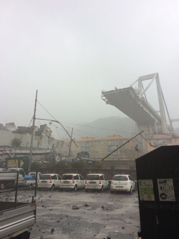 Devasa asma köprü çöktü onlarca ölü var! İşte olay yerinden ilk kareler - Resim: 4