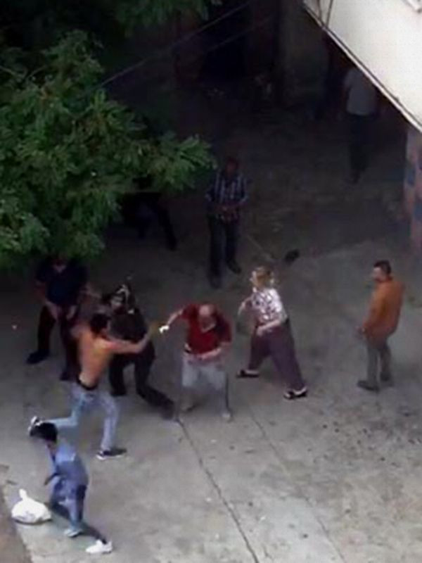 Ağrı'da çocukların kavgasına aileler de karıştı 1 ölü 4 yaralı - Resim: 1