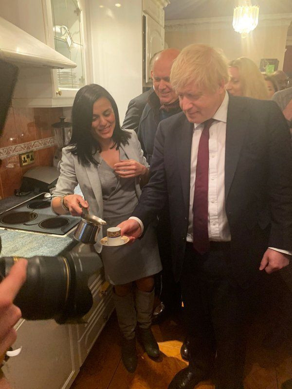 Şarkıcı Eylem'den İngiltere Başbakanı Boris Johnson'a Türk kahvesi - Resim: 2