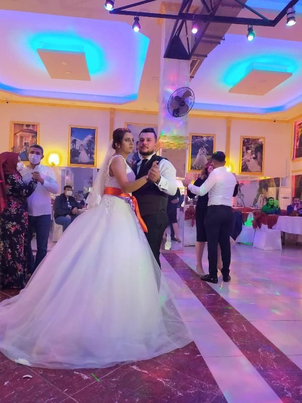 Adana'da büyük acı! Özlem Özcan düğününden 4 gün sonra koronavirüsten öldü - Resim: 1