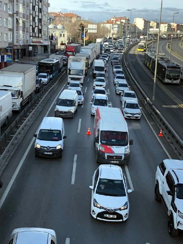 Kısıtlamaya rağmen D-100'de akılalmaz trafik - Resim: 4