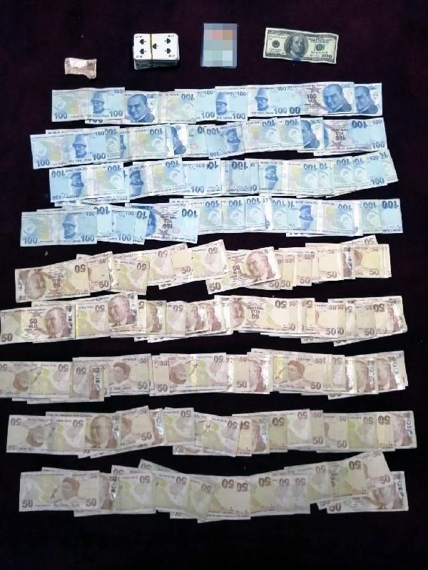 Adana'da kahvehaneye baskın! Kaçarken polisle burun buruna geldiler - Resim: 1