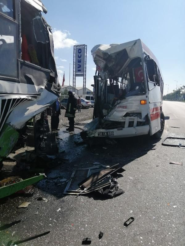 Kayseri’de belediye otobüsü halk otobüsüne çarptı! 2 yaralı var - Resim: 1