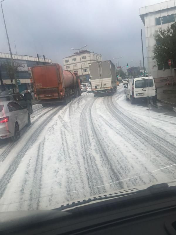 Tuzla'da yollar köpürdü! Nedeni bilinmiyor numune alındı - Resim: 1