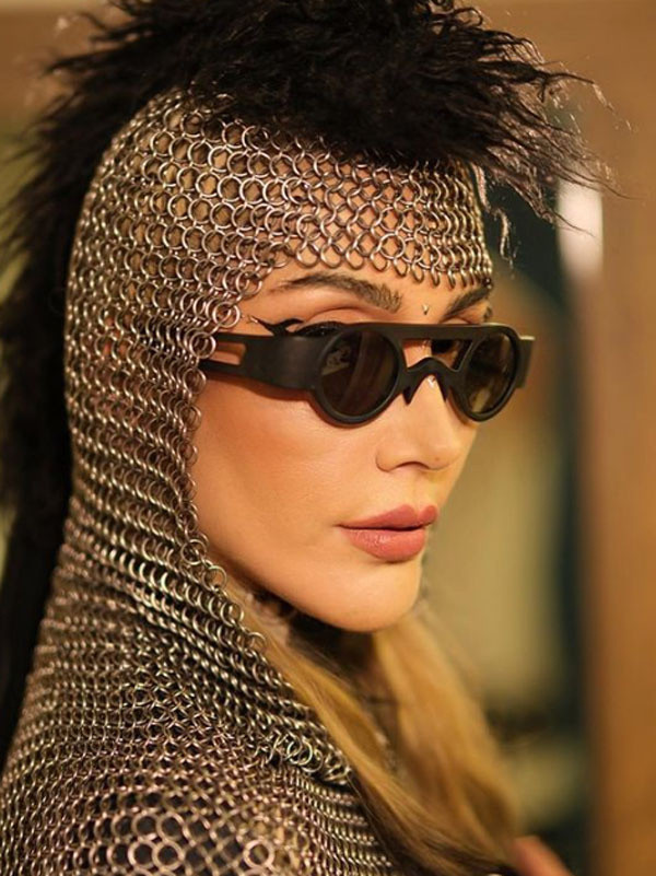 Hande Yener son yaptığıyla pes dedirtti! Sahneye öyle bir kostümle çıktı ki, herkes bakakaldı - Resim: 1