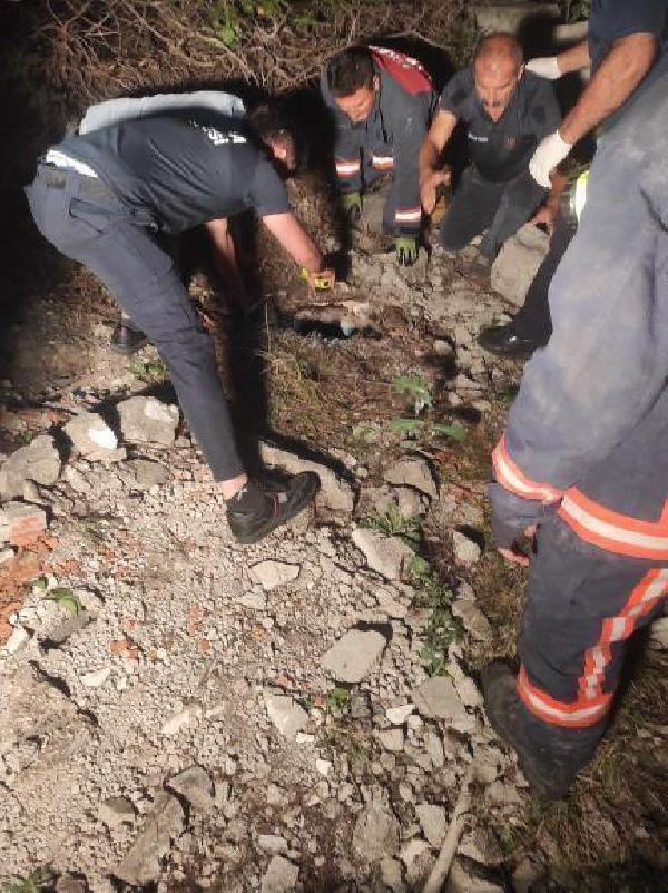 Olay yeri Ankara! Kuyuya düşen 65 yaşındaki kadını itfaiye ekipleri kurtardı - Resim: 0