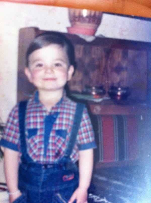 Fotoğraftaki çocuğu tanıdınız mı? Türkiye'nin en ünlü isimlerinden.... - Resim: 2