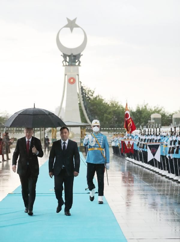 Kırgızistan Cumhurbaşkanı Sadır Caparov Ankara'da! Erdoğan törenle karşıladı - Resim: 2