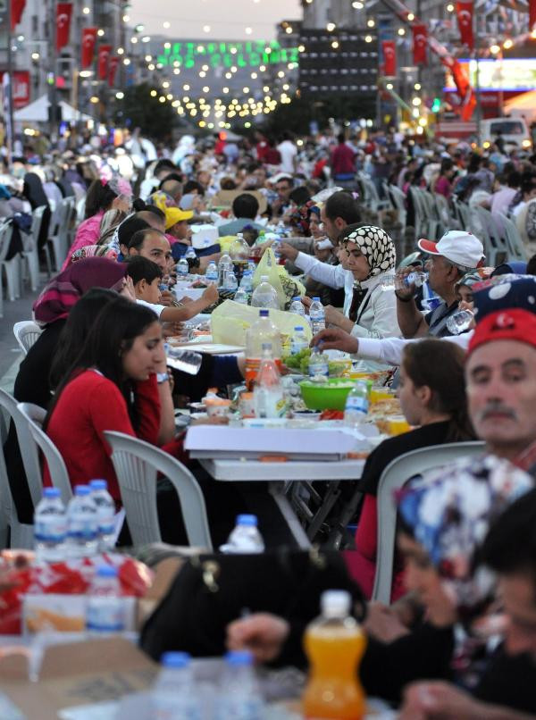 Sivaslılar'dan 1.5 kilometrelik iftar - Resim: 4