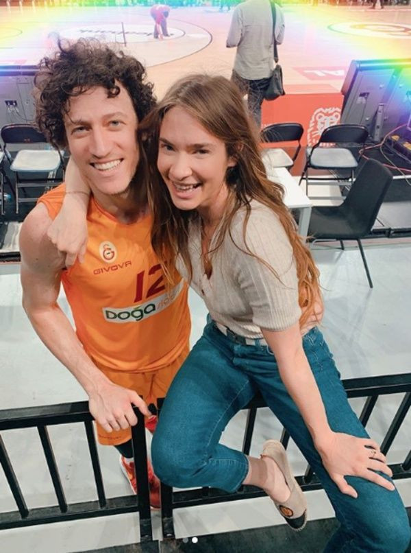 Müge Boz ve Caner Erdeniz Barselona'da evlenmişlerdi! Jet evliliğin nedeni belli oldu! - Resim: 1