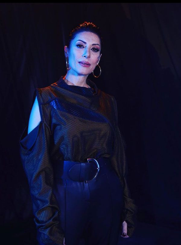 90'lı yılların efsanesi şarkıcı Gülay kanser olunca İstanbul'u terk etti artık tarlada çalışıyor - Resim: 2