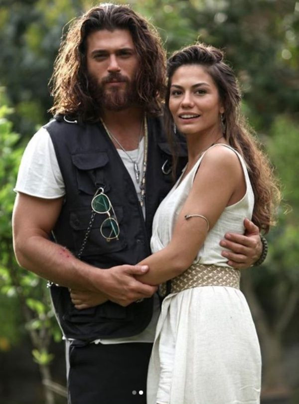 Demet Özdemir ile tatil yaptıktan sonra İtalya'da Can Yaman öpücüklere boğuldu - Resim: 2