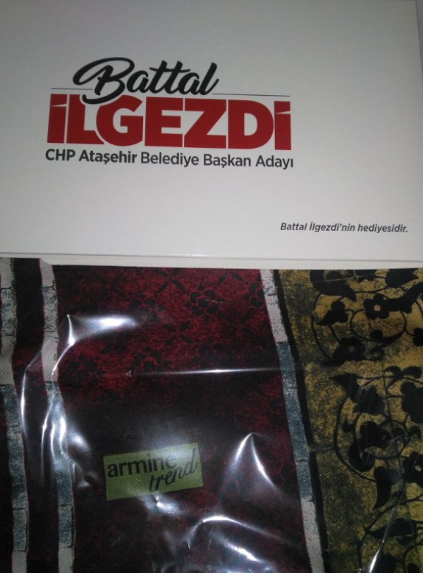 CHP'li Battal İlgezdi Ataşehir'de başörtüsü dağıttı - Resim: 0