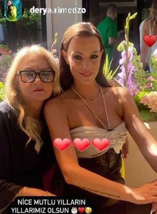 Annesine bak kızını al! Demet Özdemir'in annesi güzelliğiyle kızını bile geçti - Resim: 2