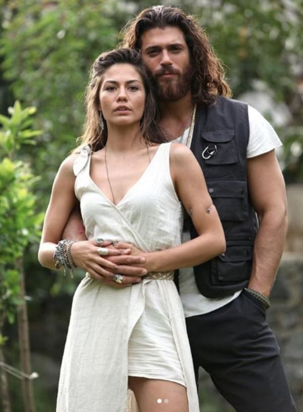 Demet Özdemir ile tatil yaptıktan sonra İtalya'da Can Yaman öpücüklere boğuldu - Resim: 4