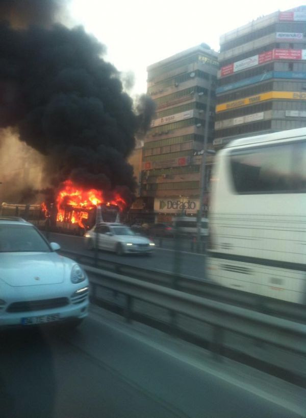 Metrobüs yangın - Resim: 1