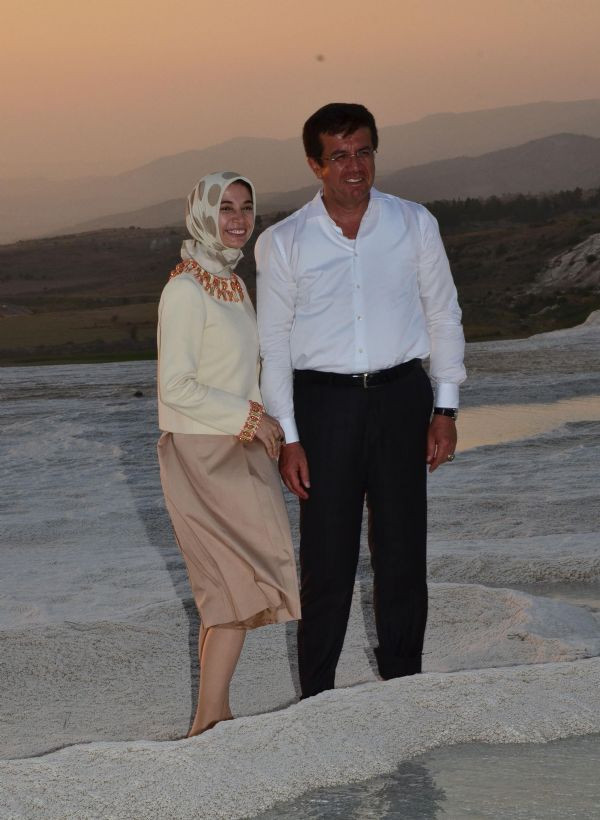 Nihat Zeybekci ile eşinin romantik pozları - Resim: 1