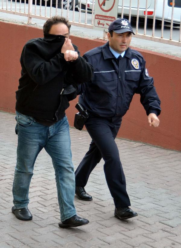 Hem FETÖ'cü hem terbiyesiz bu hareketi yaptı - Resim: 4