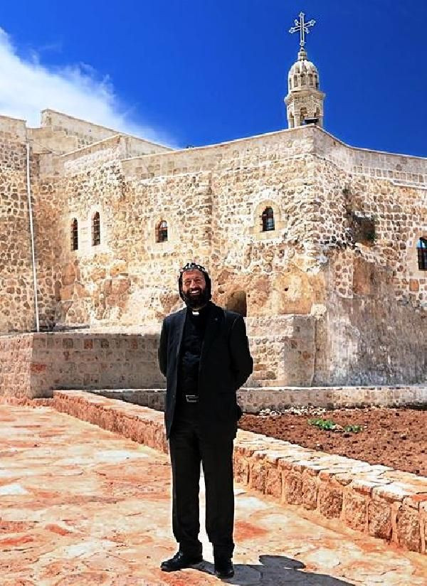Rahip efendiye bakın! Mardin Mor Yakup Manastırı'nda PKK'lı saklamış - Resim: 3