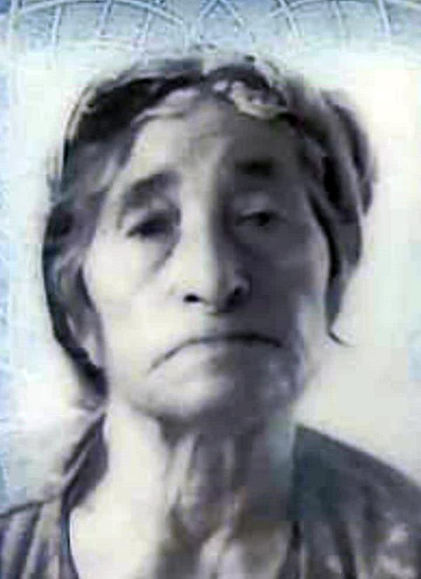 Herkes oturuyor sandı! 81 yaşındaki kadın taş duvar üzerinde ölü bulundu - Resim: 0