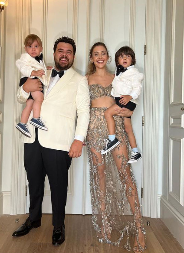 Berfu Yenenler'in paylaşımı eşi Eser'i utanç içinde bıraktı! Gece yine uyuyamadım deyip paylaştığı "yok artık" dedirtti - Resim: 1