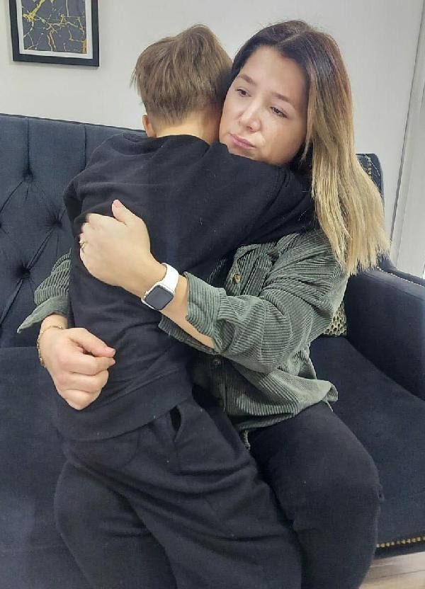 İzmir'de öğretmenden, öğrenciye 'darp' iddiası: Sınıfa götürüp duvara fırlattı - Resim: 0