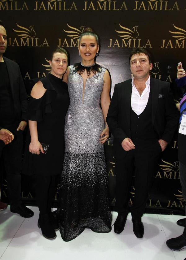 Önce kavga etmişlerdi Demet Akalın Seda Sayan'a gelinlik baktı - Resim: 3