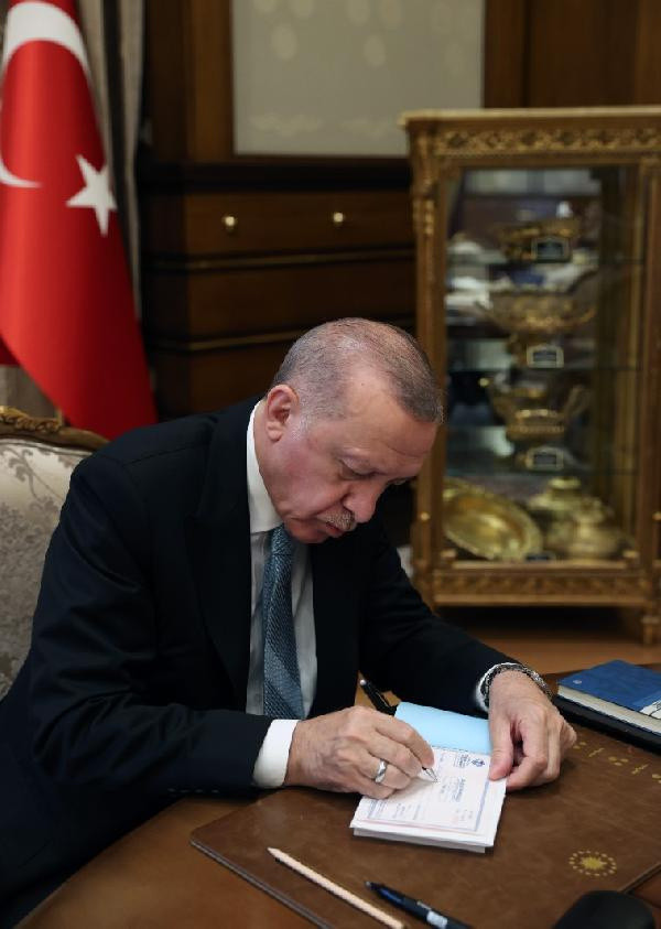 Cumhurbaşkanı Erdoğan, Türkiye Diyanet Vakfı'na kurban bağışında bulundu - Resim: 0