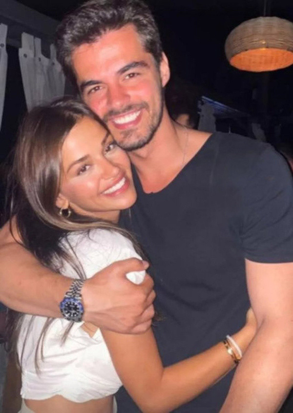 Çalkantılı aşıklar Berk Atan ve Selin Yağcıoğlu yine ayrıldı! Bu defa ayrılık nedenleri bambaşka çıktı - Resim: 0