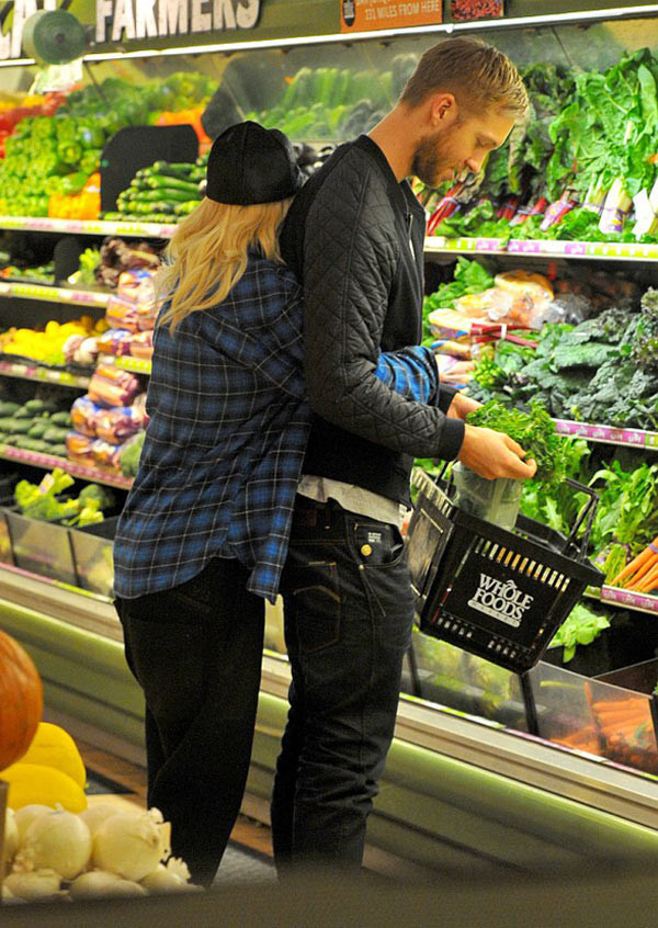 Ünlü çift markette hazırlıksız yakalandı! - Resim: 4