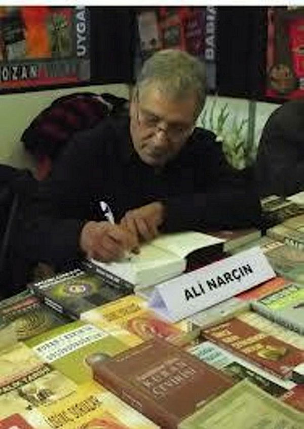 Ünlü yazarın öldürülmüş olabileceği iddiası! Ağabeyi otopsi yapılmasını istedi - Resim: 0