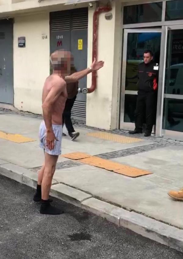 Maaşını alamayınca soyundu! İlginç anlar... - Resim: 2