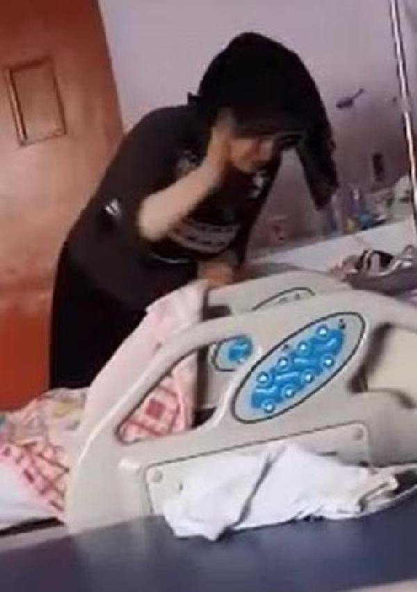 Hastanede çekilde 7 aylık bebeğine zalimlik yapan anne - Resim: 2