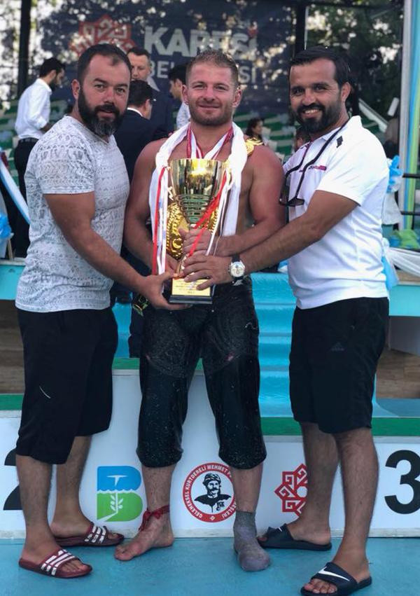 Sahte belgeyle antrenör oldu, Kırkpınar'a 2 kez başpehlivan çıkardı - Resim: 1