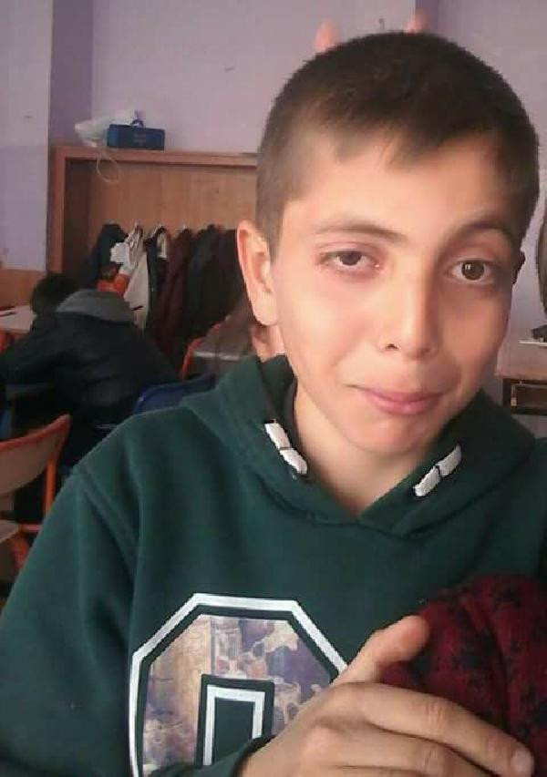 12 ve 13 yaşındaki iki çocuk futbol oynarken halı sahada öldü - Resim: 2