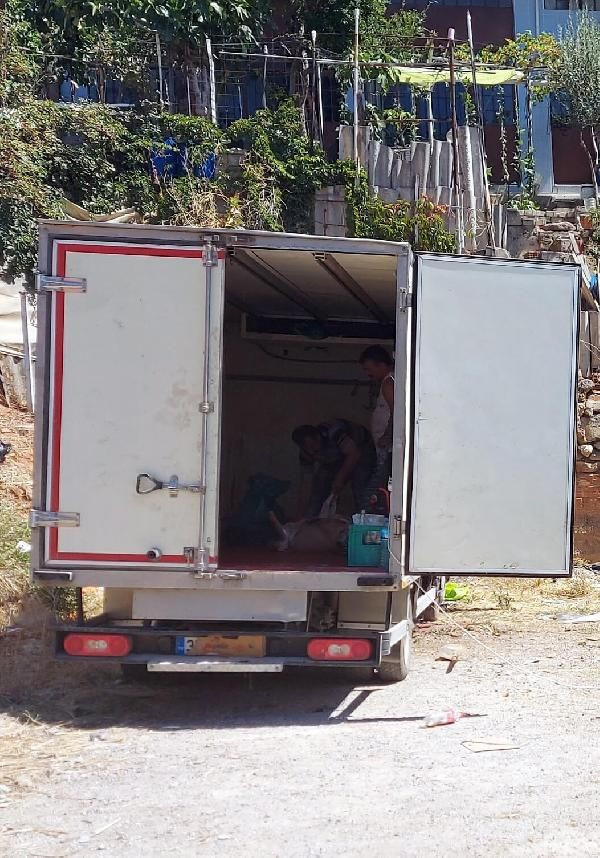 Kaçak kurban kesimi korona da dinlemedi! İzmir ve İstanbul'da her yer kaçak kesim - Resim: 1