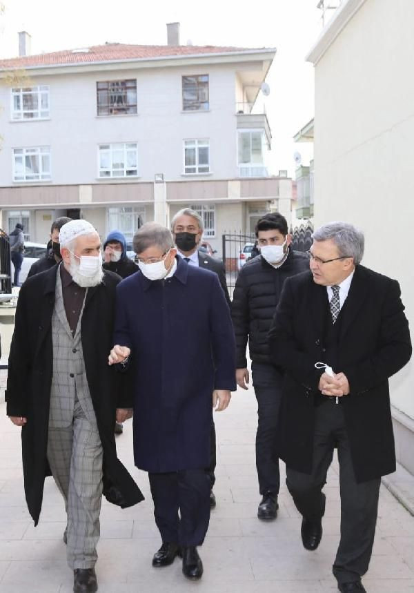 Ahmet Davutoğlu'ndan Ahmet Çalık'ın ailesine taziye ziyareti - Resim: 2