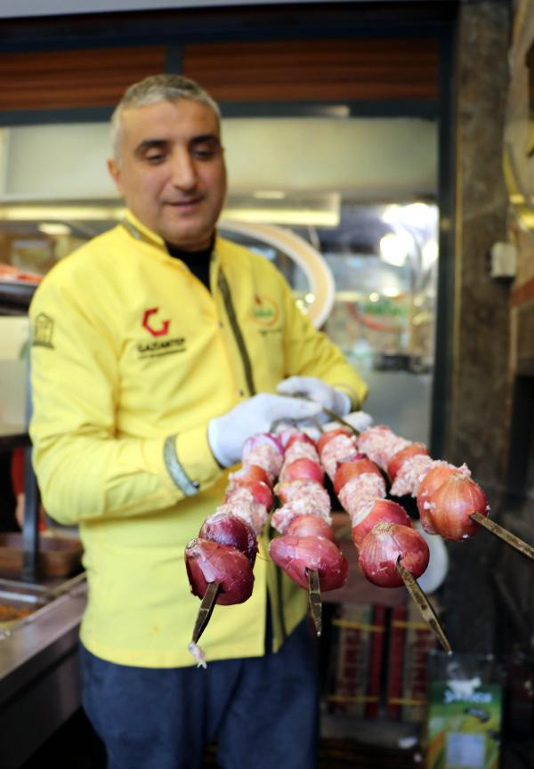 Gaziantep mutfağının vazgeçilmezi kış hastalıklarının ilacı soğan kebabı - Resim: 3